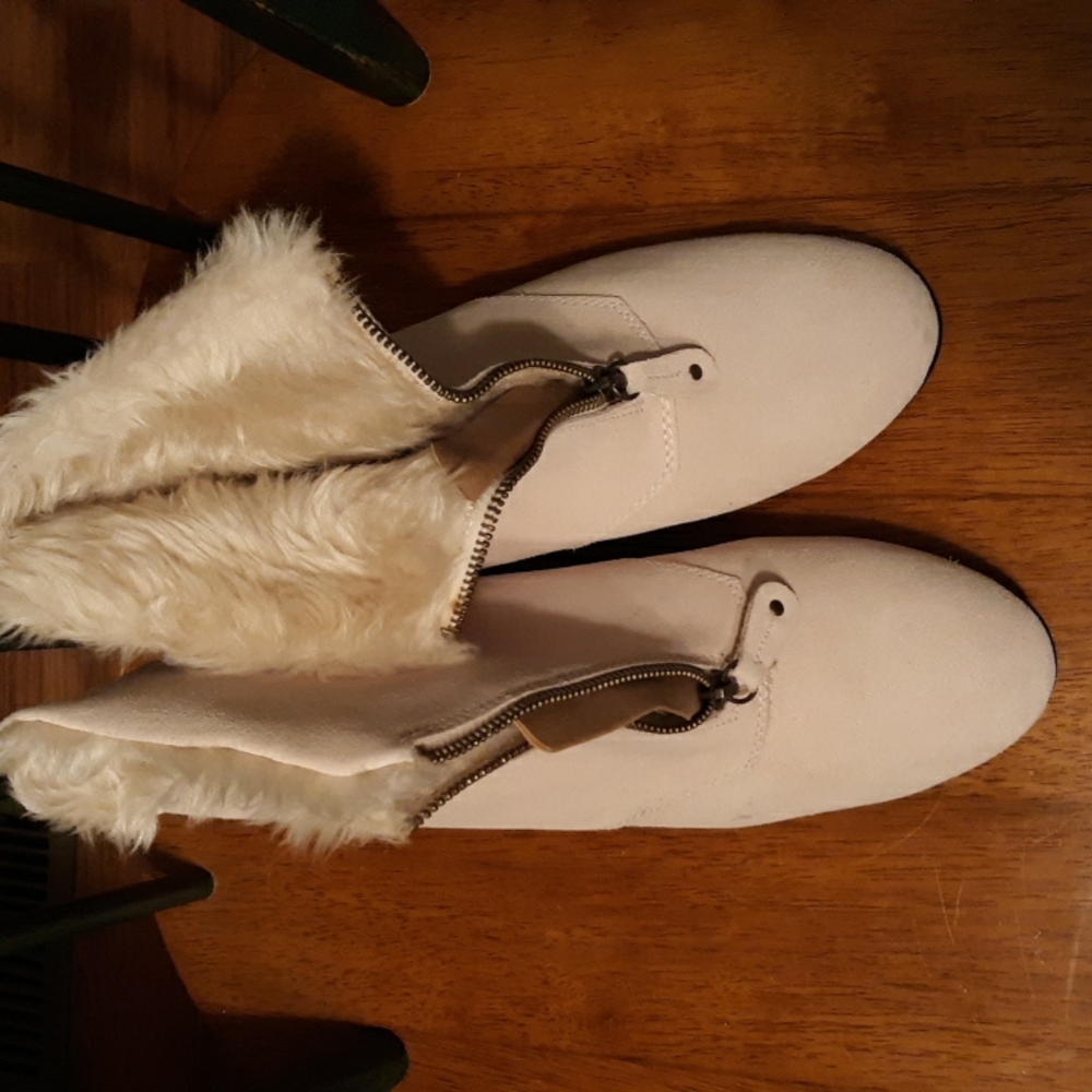 Boots - Picture 2 of 6